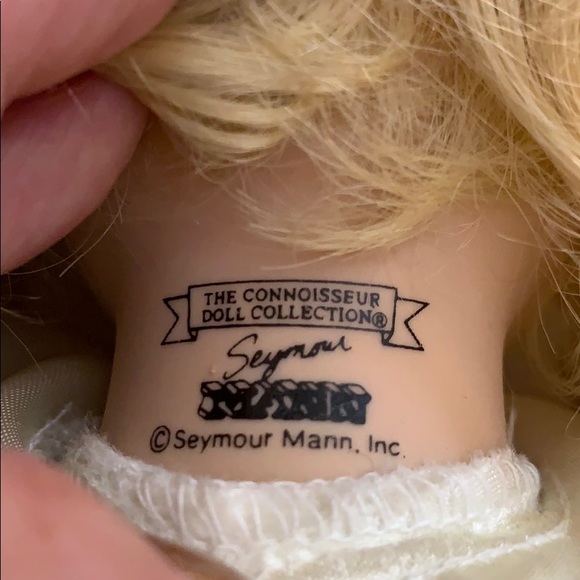 Seymour Mann Connoisseur Collectible Doll - Picture 8 of 8